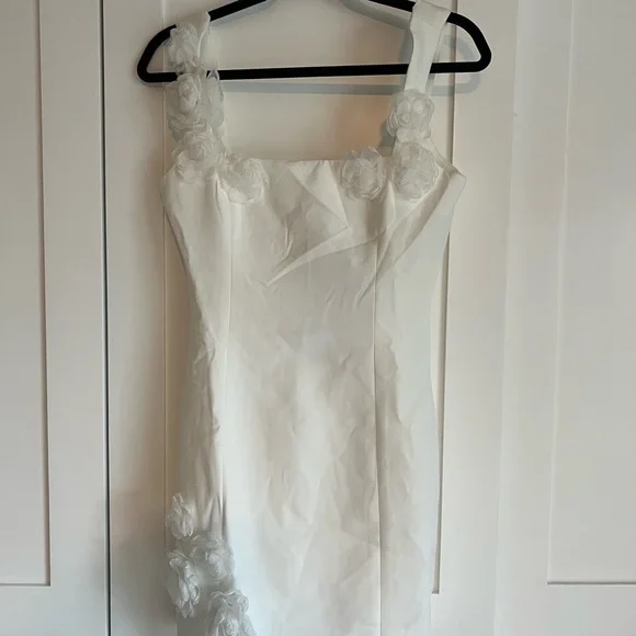 Elliatt Trompe Dress in Ivory - Picture 2 of 3